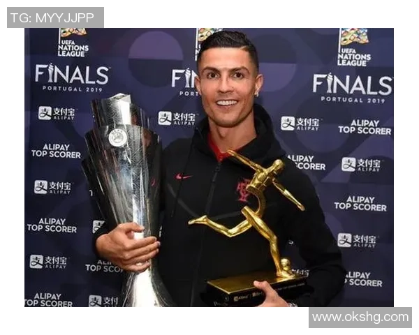 足球明星C罗的珍贵收藏揭秘:从球衣到奖杯的精彩旅程 足球明星C罗的珍贵收藏揭秘:从球衣到奖杯的精彩旅程